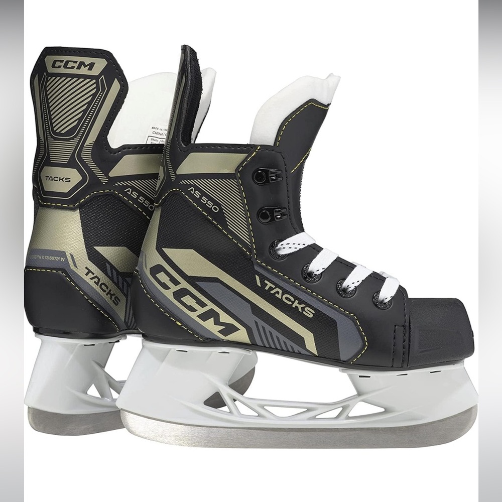 NWT CCM Tacks AS550 Youth Ice Hockey Skates